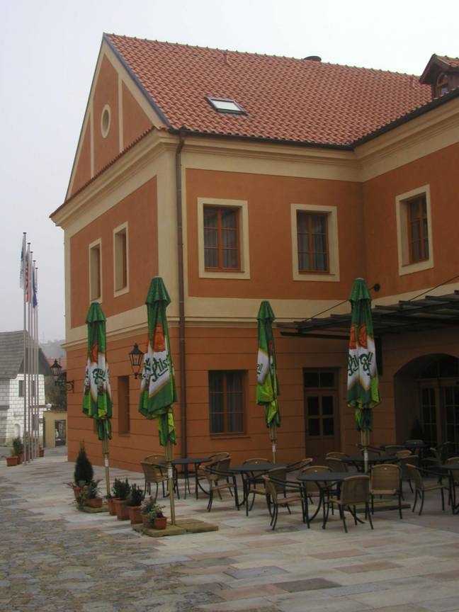 Venkovní dlažby dvora hrad Kotnov, Tábor
