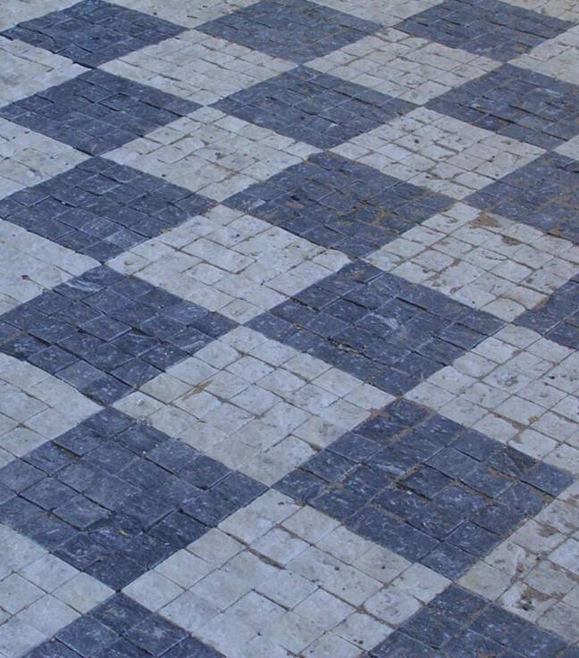 Mozaikové vzory v Praze, např. Újezd, Karmelitská, Sokolovská, Národní obrany….atd.
