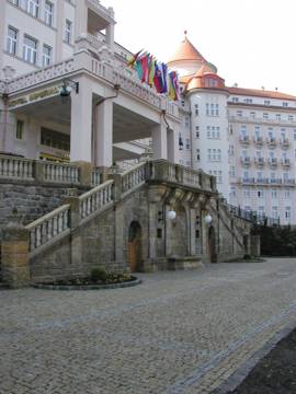 Rekonstrukce vstupního traktu a venkovních dlažeb, Hotel-Sanatorium Imperial, Karlovy Vary