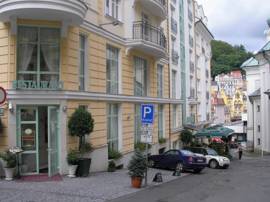 Žulové dlažby a schodiště a obklady z pískovce, LD Aura, Karlovy Vary